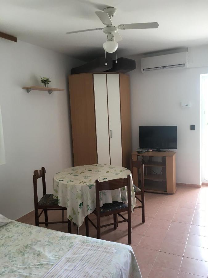 Apartments With A Parking Space Potocnica, Pag - 4096 Стара-Новаля Экстерьер фото